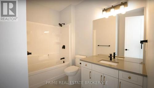 147 Mcleod Street, North Middlesex (Parkhill), ON - Indoor Photo Showing Bathroom