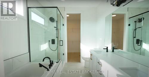 147 Mcleod Street, North Middlesex (Parkhill), ON - Indoor Photo Showing Bathroom