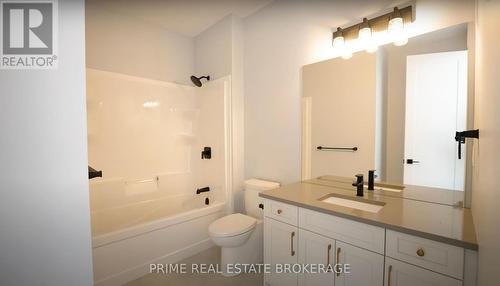 147 Mcleod Street, North Middlesex (Parkhill), ON - Indoor Photo Showing Bathroom