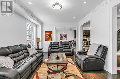 85 Wyndham Circle, Georgina, ON - Indoor Photo Showing Living Room