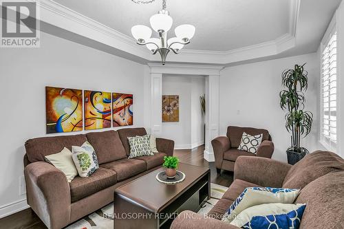 85 Wyndham Circle, Georgina, ON - Indoor Photo Showing Living Room