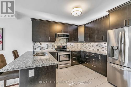 85 Wyndham Circle, Georgina, ON - Indoor Photo Showing Kitchen With Stainless Steel Kitchen With Double Sink With Upgraded Kitchen