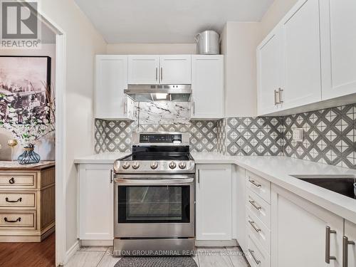 502 - 31 Four Winds Drive, Toronto, ON - Indoor Photo Showing Kitchen