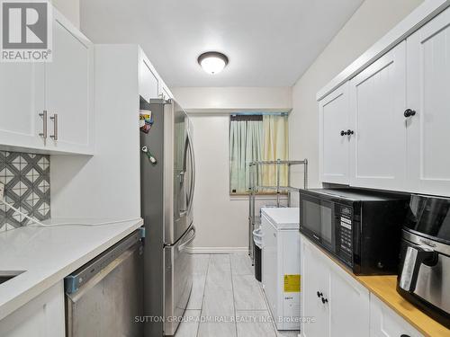 502 - 31 Four Winds Drive, Toronto, ON - Indoor Photo Showing Kitchen