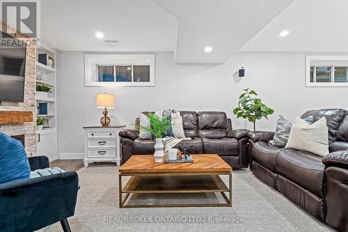 81 Laverty Crescent, Orangeville, ON - Indoor Photo Showing Living Room