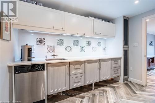 4306 Lakeshore Road, Burlington, ON - Indoor Photo Showing Kitchen