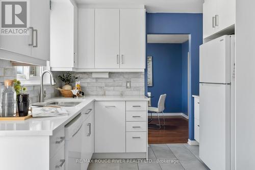 19 Vanstone Court, Clarington (Bowmanville), ON - Indoor Photo Showing Kitchen