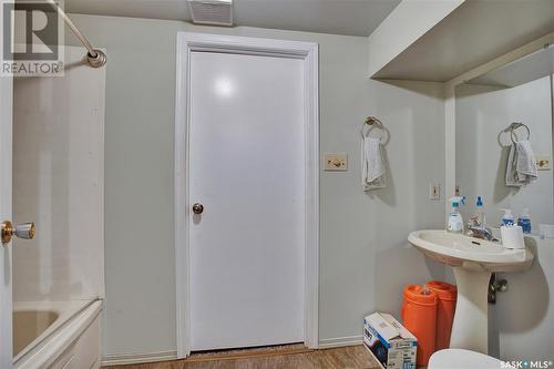 707 Mcpherson Avenue, Saskatoon, SK - Indoor Photo Showing Bathroom