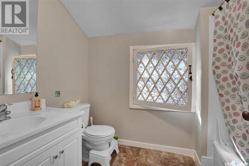 707 Mcpherson Avenue, Saskatoon, SK - Indoor Photo Showing Bathroom