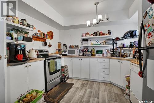 707 Mcpherson Avenue, Saskatoon, SK - Indoor Photo Showing Kitchen