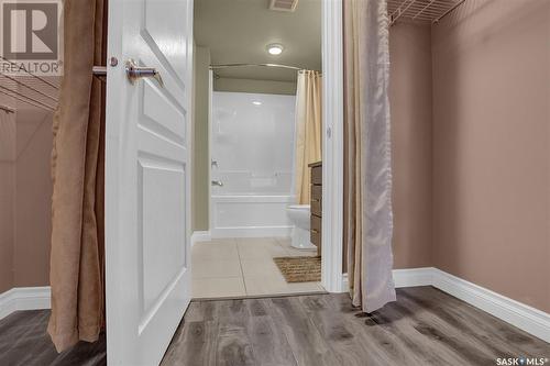 205 5303 Universal Crescent, Regina, SK - Indoor Photo Showing Bathroom