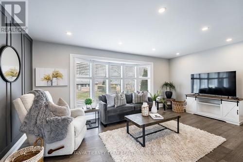 54 Mitchell Avenue, Whitby, ON - Indoor Photo Showing Living Room