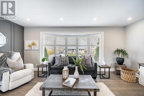 54 Mitchell Avenue, Whitby, ON - Indoor Photo Showing Living Room