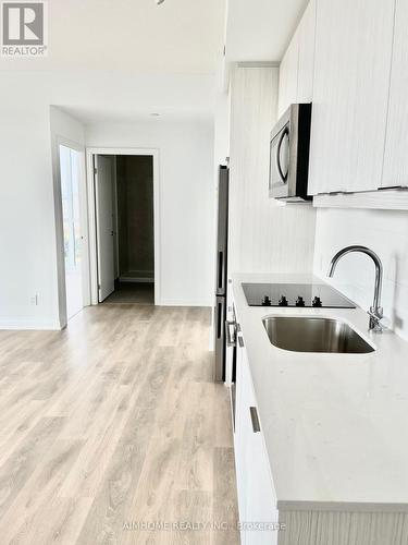 1110 - 38 Forest Manor Road, Toronto, ON - Indoor Photo Showing Kitchen