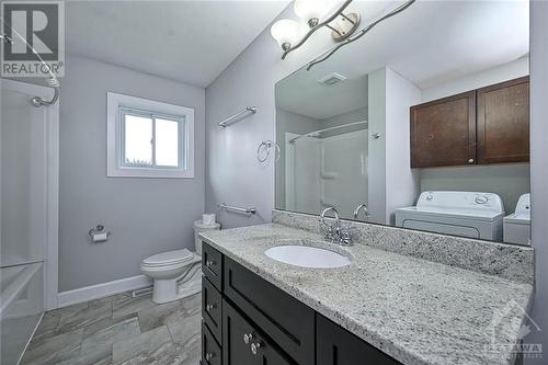 4 pc bathroom main level - 618 Latimer Road, South Mountain, ON - Indoor Photo Showing Bathroom