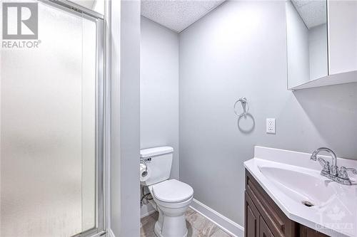 618 Latimer Road, South Mountain, ON - Indoor Photo Showing Bathroom