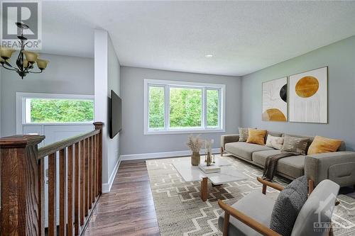 618 Latimer Road, South Mountain, ON - Indoor Photo Showing Living Room