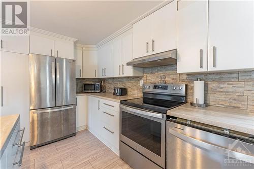 307 Front Road Unit#3, Hawkesbury, ON - Indoor Photo Showing Kitchen