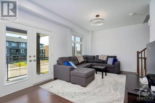 60 Verglas Lane, Ottawa, ON - Indoor Photo Showing Living Room