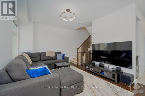 60 Verglas Lane, Ottawa, ON - Indoor Photo Showing Living Room