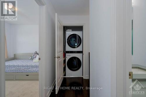 60 Verglas Lane, Ottawa, ON - Indoor Photo Showing Laundry Room