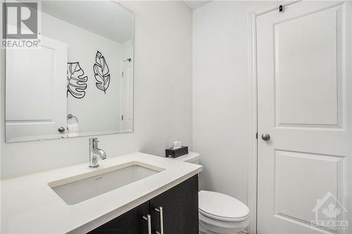 Main bathroom - 596 Compass Street, Ottawa, ON - Indoor Photo Showing Bathroom