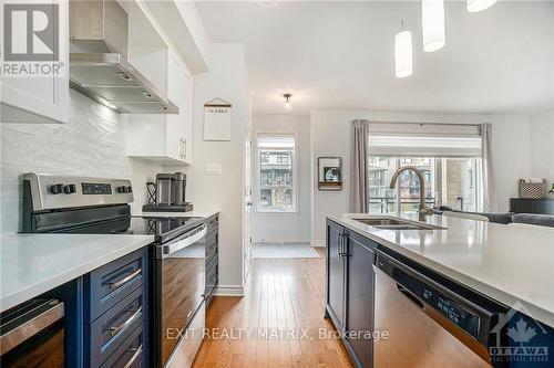 596 Compass Street, Ottawa, ON - Indoor Photo Showing Kitchen With Stainless Steel Kitchen With Double Sink With Upgraded Kitchen