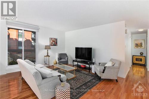 601 - 141 Somerset Street, Ottawa, ON - Indoor Photo Showing Living Room