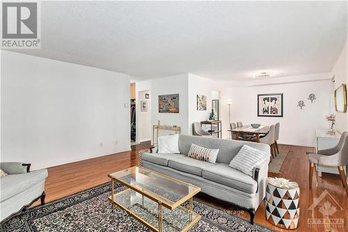 601 - 141 Somerset Street, Ottawa, ON - Indoor Photo Showing Living Room