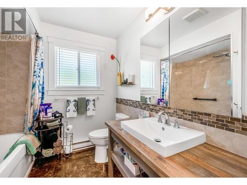 5286 Huston Road, Peachland, BC - Indoor Photo Showing Bathroom