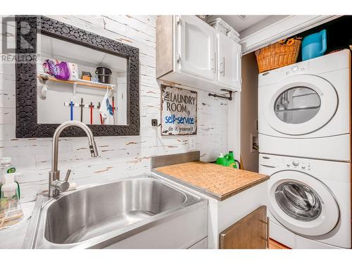 5286 Huston Road, Peachland, BC - Indoor Photo Showing Laundry Room