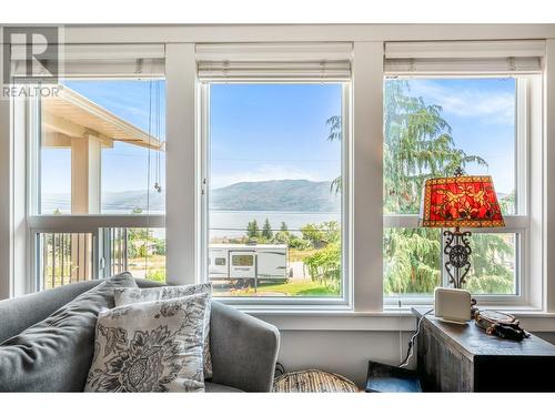 5286 Huston Road, Peachland, BC - Indoor