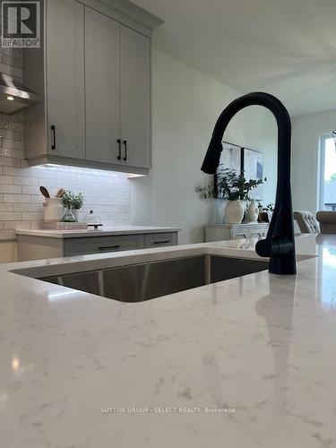 148 Foxborough Place, Thames Centre (Thorndale), ON - Indoor Photo Showing Kitchen