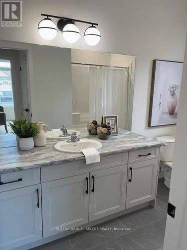 MAIN BATHROOM WITH TUB/SHOWER - 148 Foxborough Place, Thames Centre (Thorndale), ON - Indoor Photo Showing Bathroom