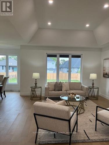 148 Foxborough Place, Thames Centre (Thorndale), ON - Indoor Photo Showing Living Room