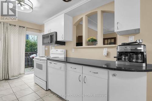 130 Bond Street, London, ON - Indoor Photo Showing Kitchen