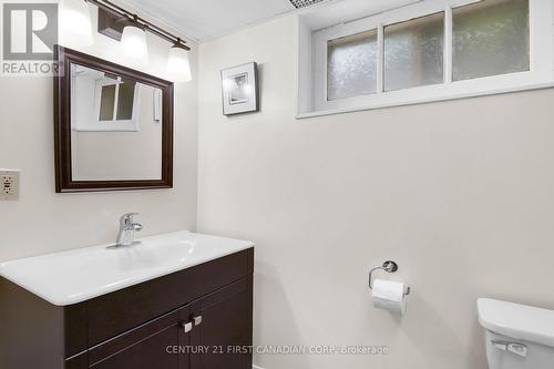 130 Bond Street, London, ON - Indoor Photo Showing Bathroom