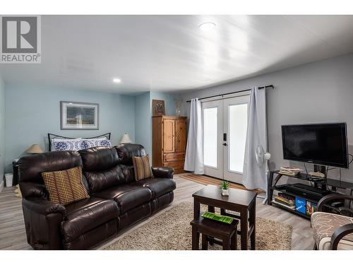 36 Spruce Drive, Vernon, BC - Indoor Photo Showing Living Room