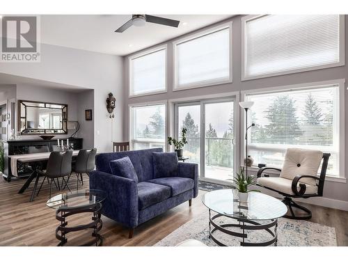 36 Spruce Drive, Vernon, BC - Indoor Photo Showing Living Room