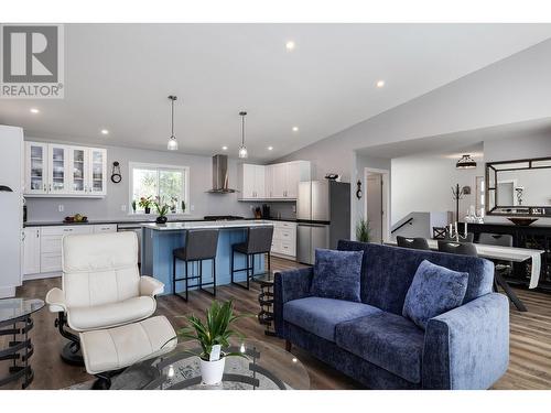 36 Spruce Drive, Vernon, BC - Indoor Photo Showing Living Room