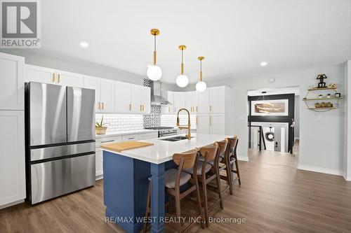 104 Fernbrook Drive, Wasaga Beach, ON - Indoor Photo Showing Kitchen With Double Sink With Upgraded Kitchen