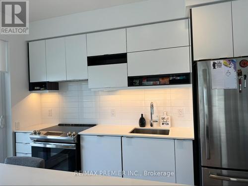 2303 - 4065 Confederation Parkway, Mississauga, ON - Indoor Photo Showing Kitchen