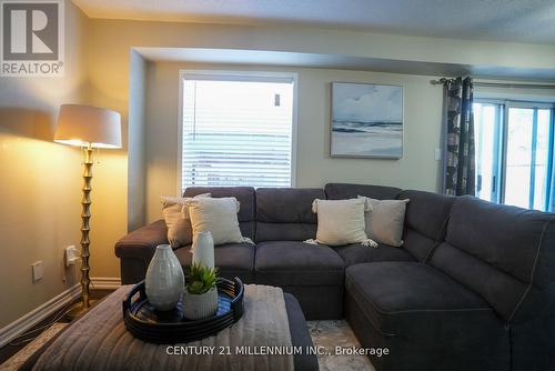 37 - 64 Brisbane Court, Brampton, ON - Indoor Photo Showing Living Room