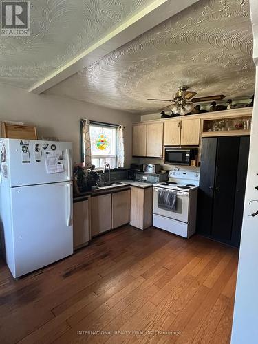 1481 Myron Drive W, Mississauga, ON - Indoor Photo Showing Kitchen