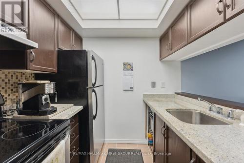 713 - 222 The Esplanade, Toronto (Waterfront Communities), ON - Indoor Photo Showing Kitchen