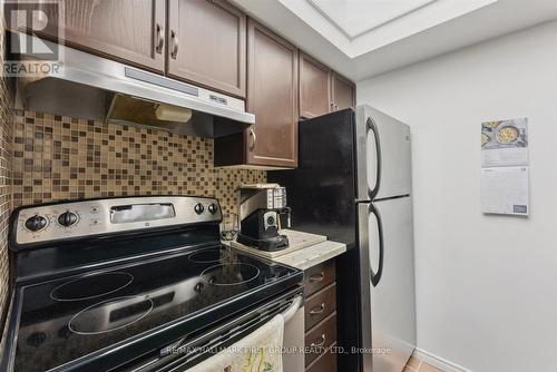 713 - 222 The Esplanade, Toronto (Waterfront Communities), ON - Indoor Photo Showing Kitchen