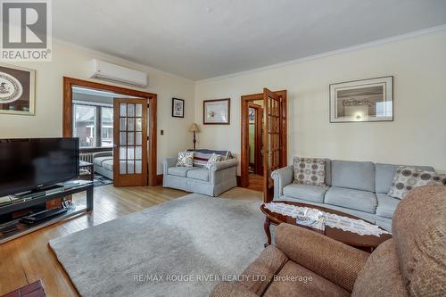 230 Athol Street E, Oshawa (Central), ON - Indoor Photo Showing Living Room