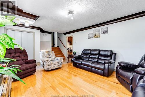 971 Talbot Trail, Wheatley, ON - Indoor Photo Showing Living Room