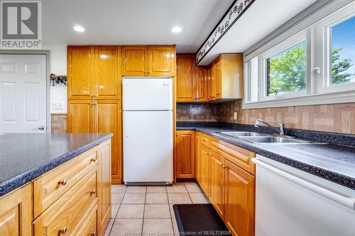 971 Talbot Trail, Wheatley, ON - Indoor Photo Showing Kitchen With Double Sink