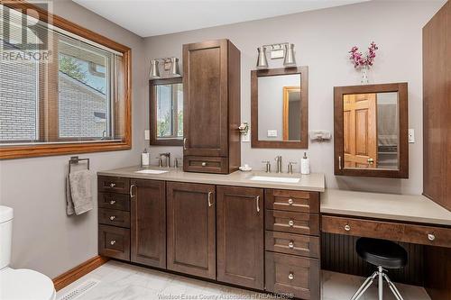 593 Dorset, Tecumseh, ON - Indoor Photo Showing Bathroom